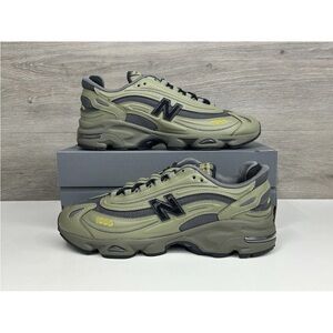 New Balance Men's Green and Black Sneakers